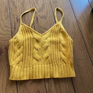 Woman’s cropped knit tank